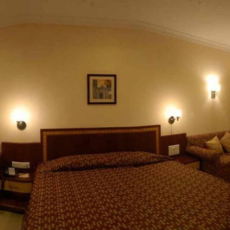 Hotel Juhu Plaza Mumbai Ngoại thất bức ảnh