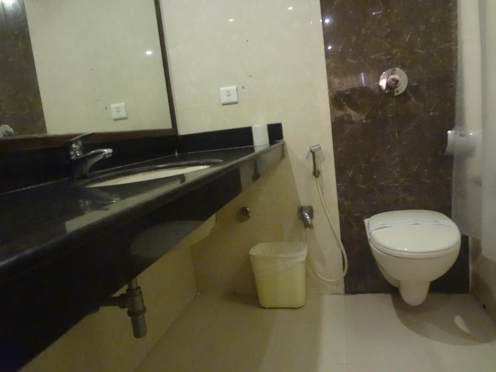 Hotel Juhu Plaza Mumbai Ngoại thất bức ảnh